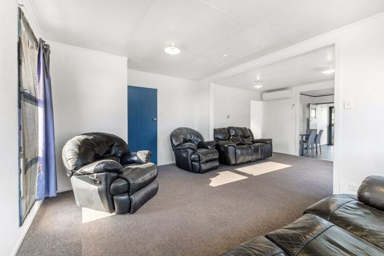 Photo of property in 35 Camellia Avenue, Bell Block, New Plymouth, 4312