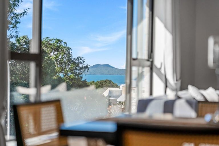 Photo of property in 2/14 Clifton Road, Waiake, Auckland, 0630