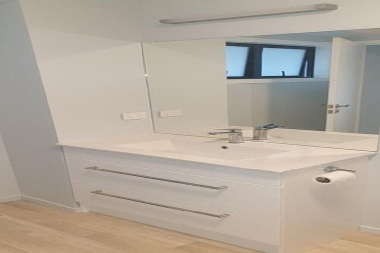 Photo of property in 65 York Street, Picton, 7220