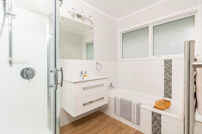 Photo of property in 18 Greyfriars Crescent, Tawa, Wellington, 5028