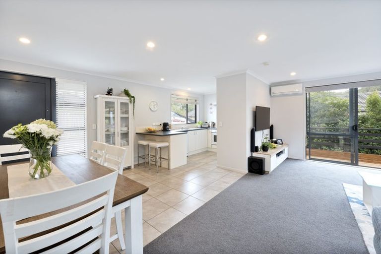 Photo of property in 21 Misty Valley Drive, Henderson, Auckland, 0612