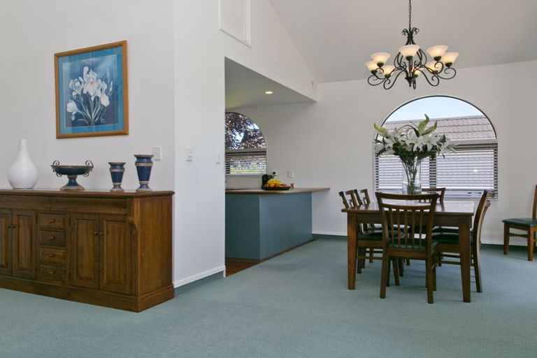 Photo of property in 100 Taupo View Road, Taupo, 3330