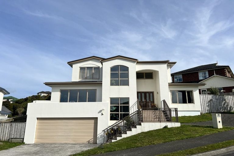Photo of property in 26 Tamworth Crescent, Newlands, Wellington, 6037