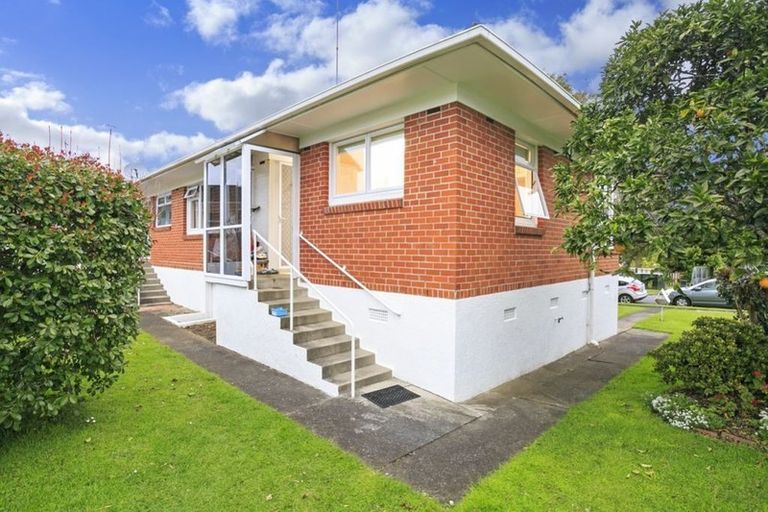 Photo of property in 1/19 Pupuke Road, Takapuna, Auckland, 0622