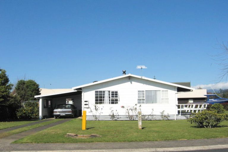 Photo of property in 4 Cholmondeley Crescent, Whitianga, 3510