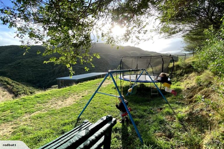 Photo of property in 117 Stratton Street, Normandale, Lower Hutt, 5010