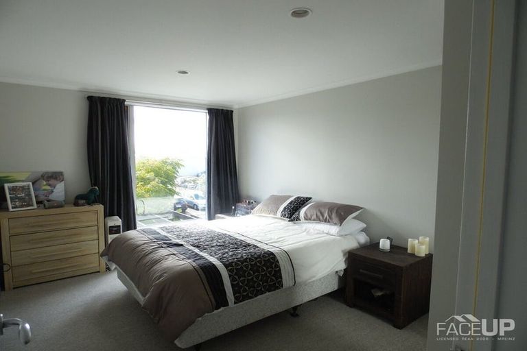 Photo of property in 9w Clearwater Cove, West Harbour, Auckland, 0618