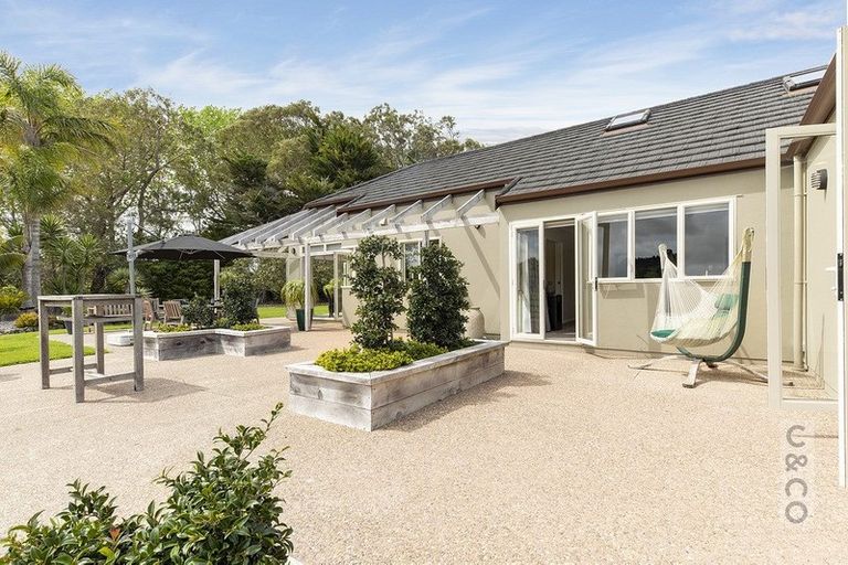 Photo of property in 832 Old North Road, Waimauku, 0882