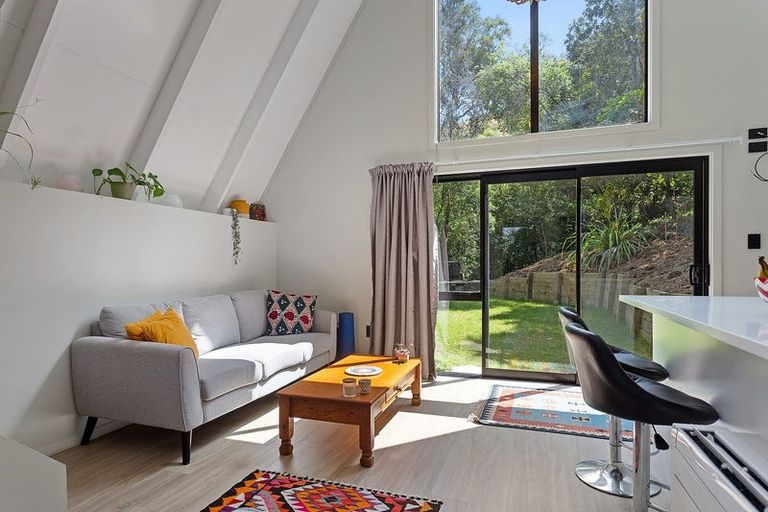 Photo of property in 1101 Dyers Pass Road, Governors Bay, Lyttelton, 8971