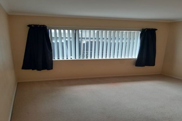 Photo of property in 6 Shankill Place, East Tamaki, Auckland, 2013