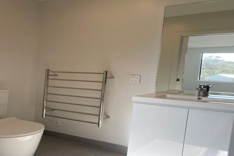 Photo of property in 30b Collins Avenue, Tawa, Wellington, 5028