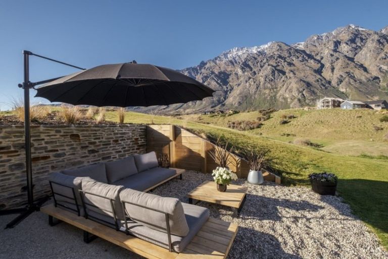 Photo of property in 18 Falconer Rise, Jacks Point, Queenstown, 9371