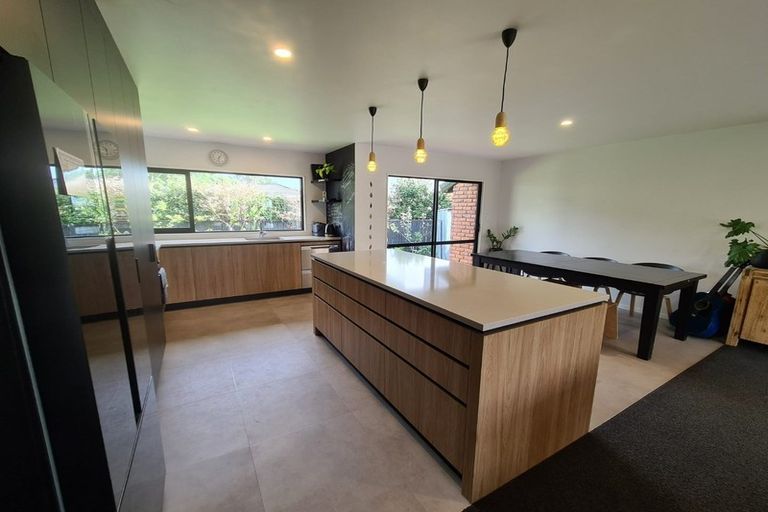 Photo of property in 16 Chatswood Grove, Fitzroy, New Plymouth, 4312