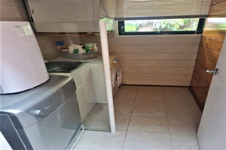Photo of property in 502 Beach Road, Murrays Bay, Auckland, 0630