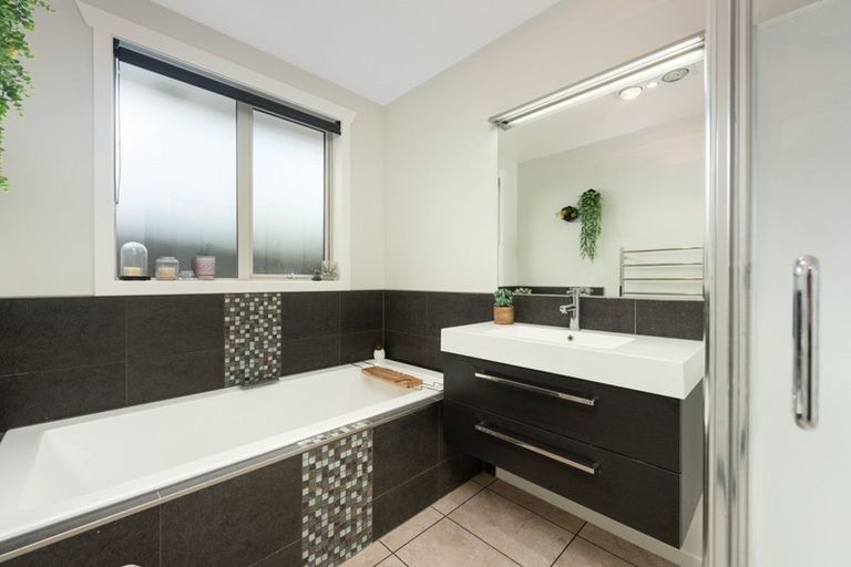 Photo of property in 18 Stableford Drive, Pyes Pa, Tauranga, 3112