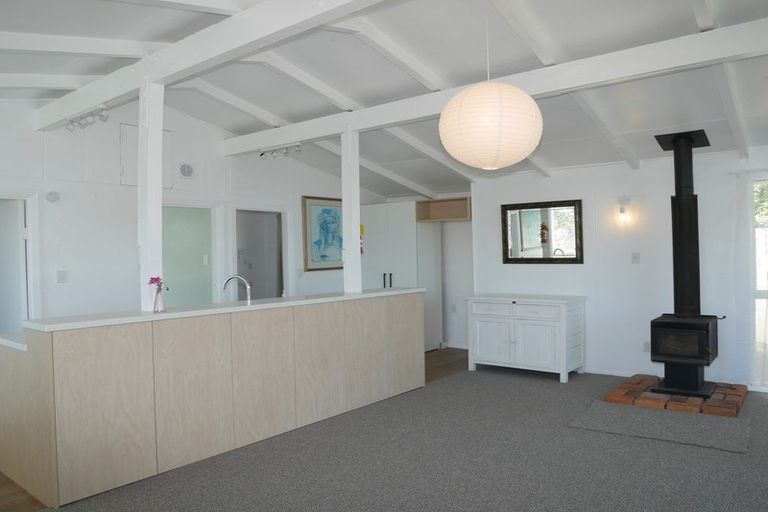 Photo of property in 25 Hemara Street, Waikanae Beach, Waikanae, 5036