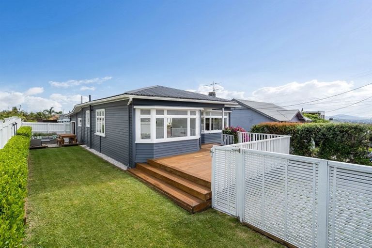 Photo of property in 1/223 Onewa Road, Birkenhead, Auckland, 0626