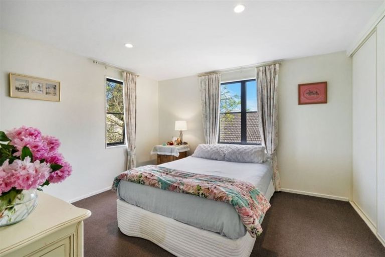 Photo of property in 2 Hogarth Lane, Burnside, Christchurch, 8053