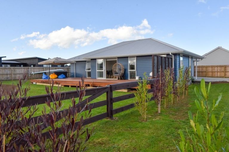 Photo of property in 6 Takahe Drive, Carterton, 5713