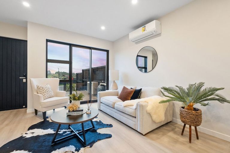 Photo of property in 2/16 Clara Road, Silverdale, 0932