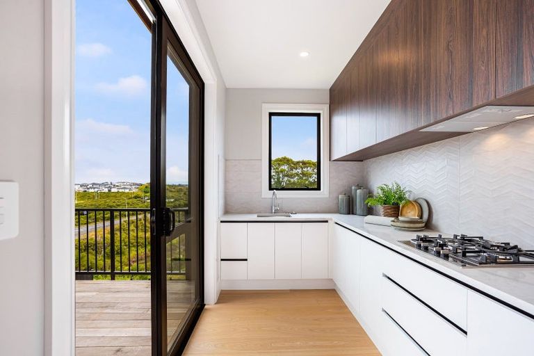 Photo of property in 40 Paparahi Place, Wainui, 0992