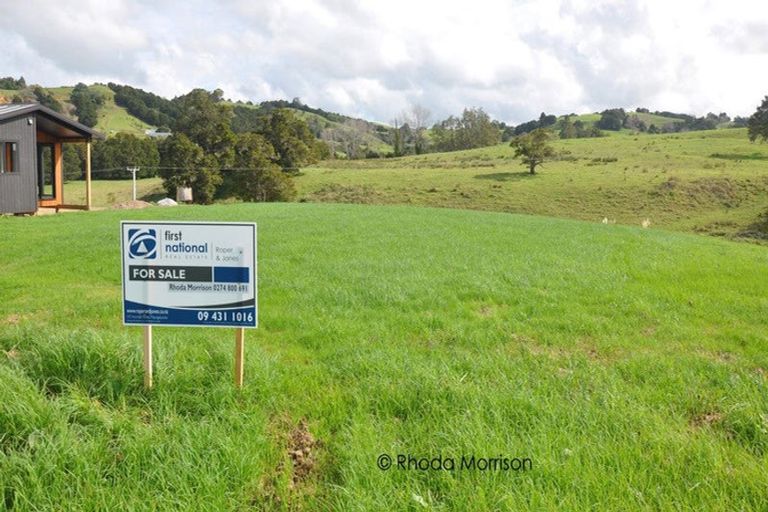 Photo of property in 12 Arahanga Road, Paparoa, 0571