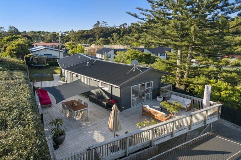 Photo of property in 21 Lowtherhurst Road, Massey, Auckland, 0614