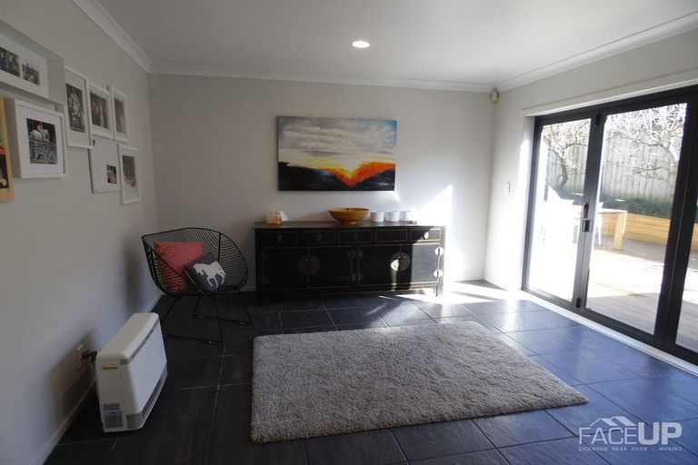 Photo of property in 7 Landmark Drive, Te Atatu Peninsula, Auckland, 0610