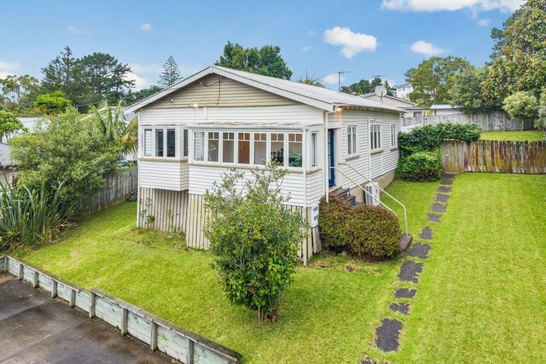 Photo of property in 33 Clayburn Road, Glen Eden, Auckland, 0602