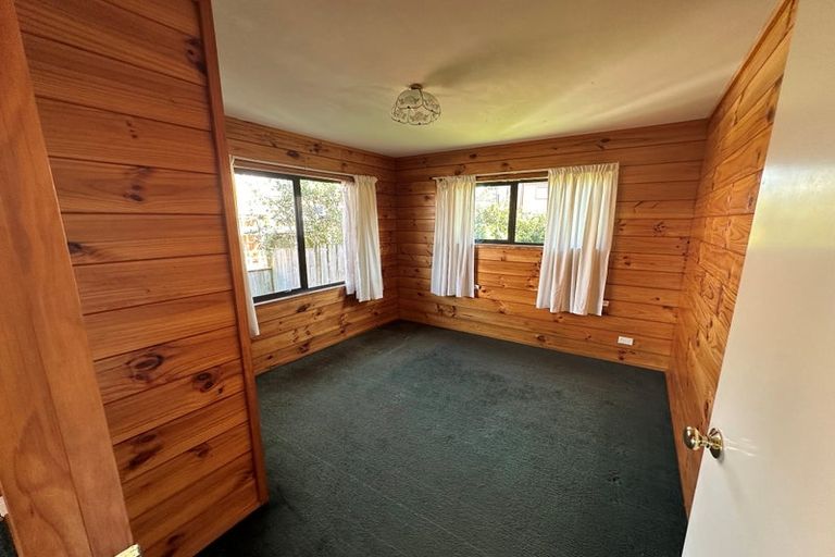 Photo of property in 1 Worthington Place, West Harbour, Auckland, 0618