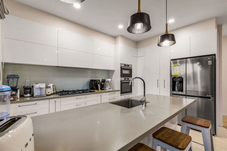 Photo of property in 3 Stow Place, Henderson, Auckland, 0612