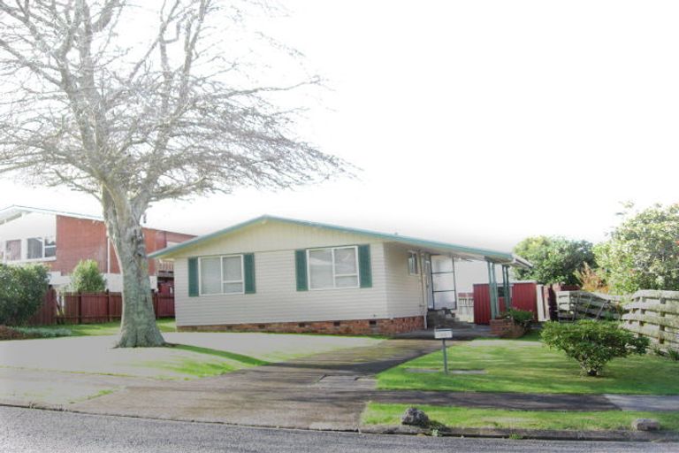 Photo of property in 28 Chatsworth Crescent, Pakuranga Heights, Auckland, 2010