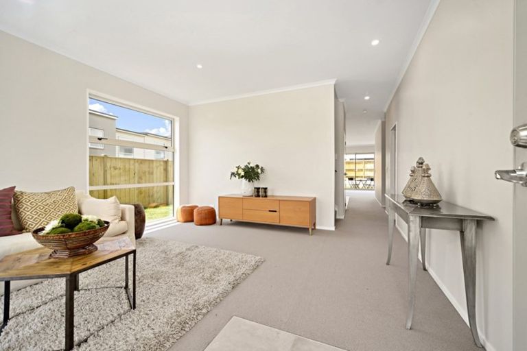 Photo of property in 13 Kukuwai Avenue, Red Beach, 0932