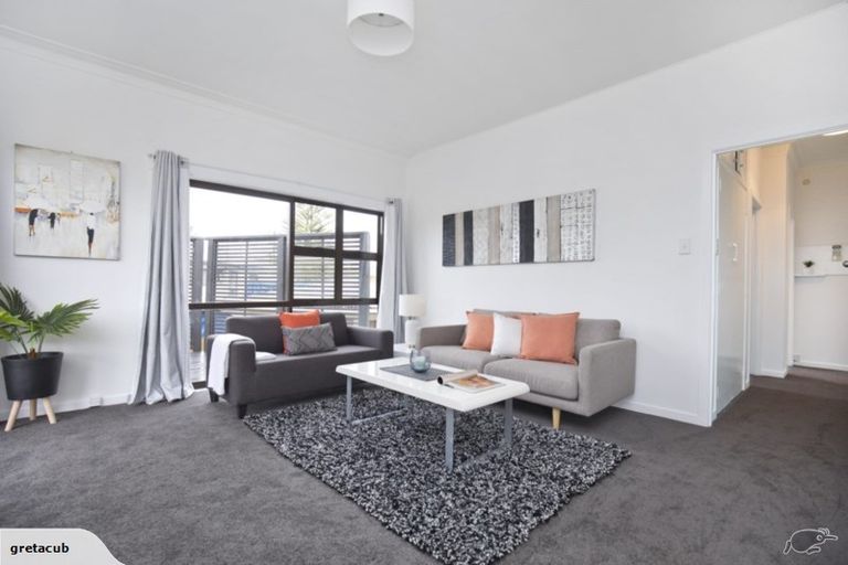 Photo of property in 2 Chalfont Street, Mangere East, Auckland, 2024