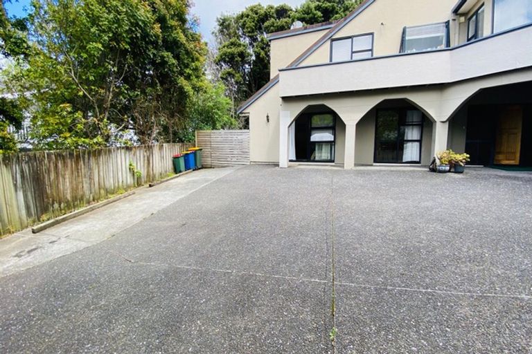 Photo of property in 211 Chelsea View Drive, Chatswood, Auckland, 0626