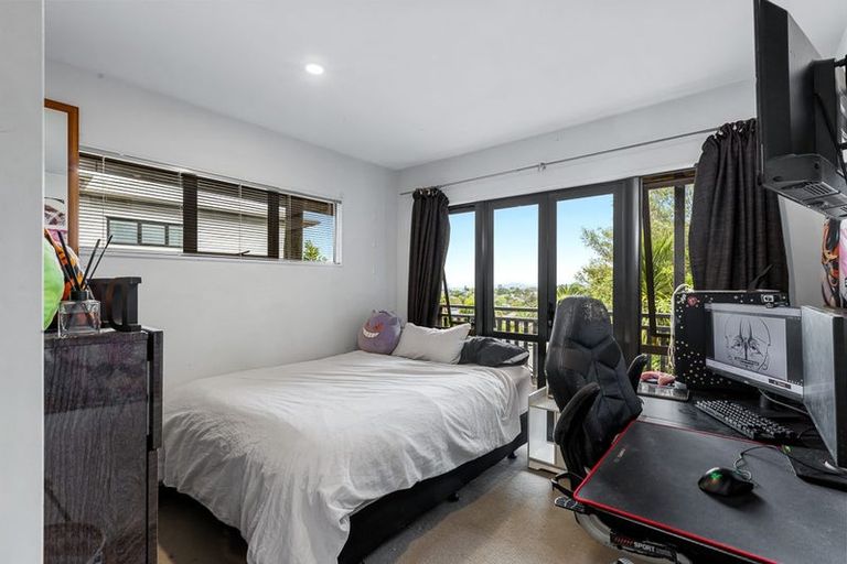 Photo of property in 278c Glamorgan Drive, Northcross, Auckland, 0630