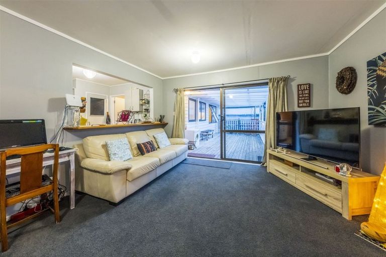 Photo of property in 9 Huber Street, Weymouth, Auckland, 2103