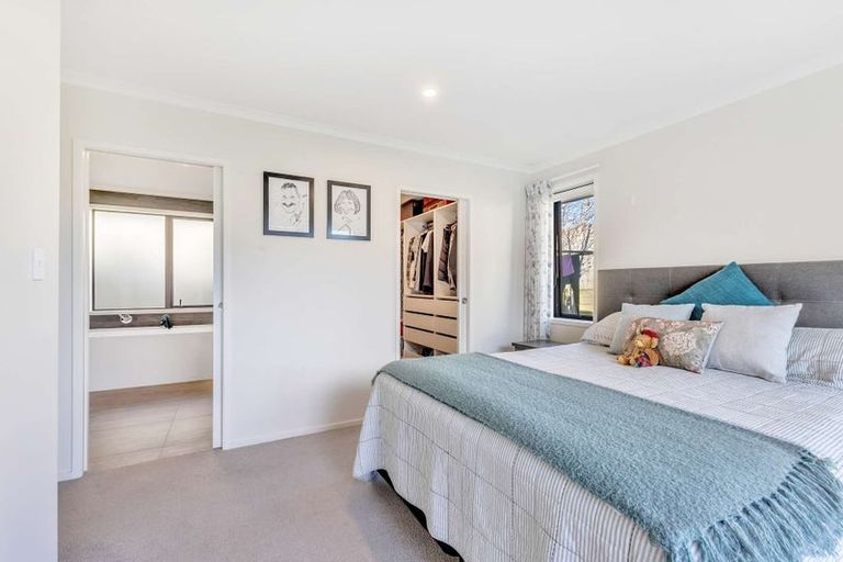 Photo of property in 12 Rehua Place, Waiwhakaiho, New Plymouth, 4312