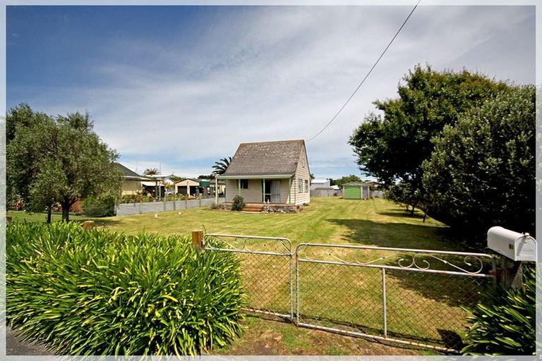 Photo of property in 16 Nuku Street, Tangimoana, 4822