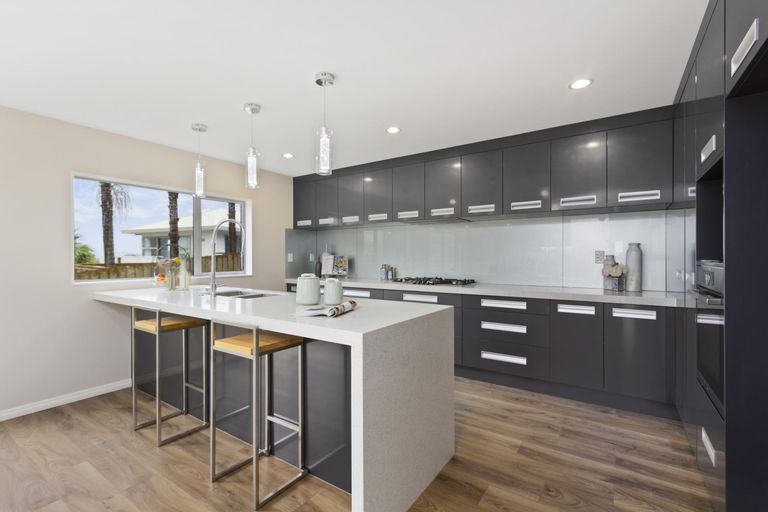 Photo of property in 11a Matisse Drive, West Harbour, Auckland, 0618