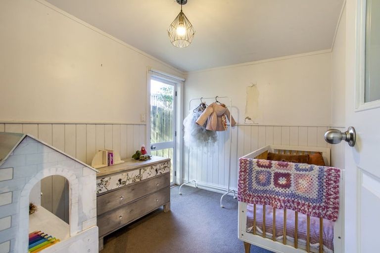 Photo of property in 37 Makiri Street, Helensville, 0800