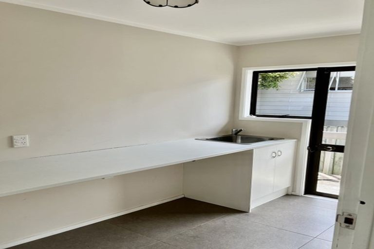 Photo of property in 242a East Coast Road, Forrest Hill, Auckland, 0620