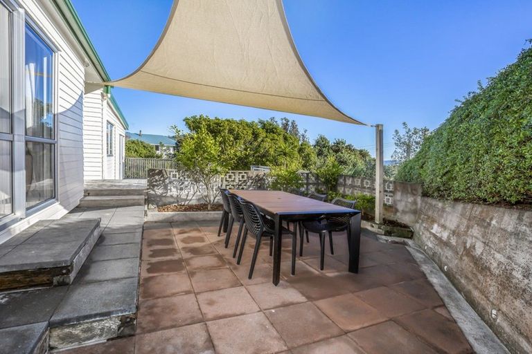 Photo of property in 1 The Spinney, Titahi Bay, Porirua, 5022