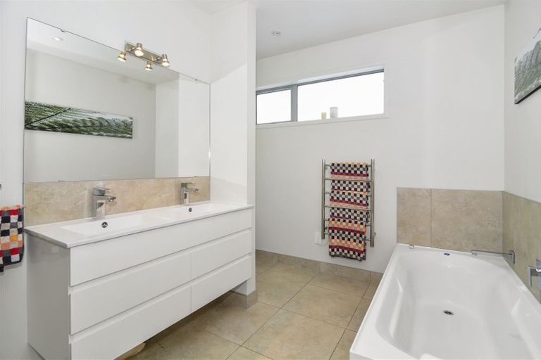 Photo of property in 105 Isabella Drive, Pukekohe, 2120