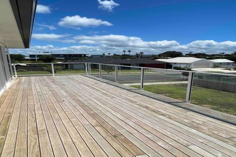 Photo of property in 5 Kahukaka Road, One Tree Point, 0118