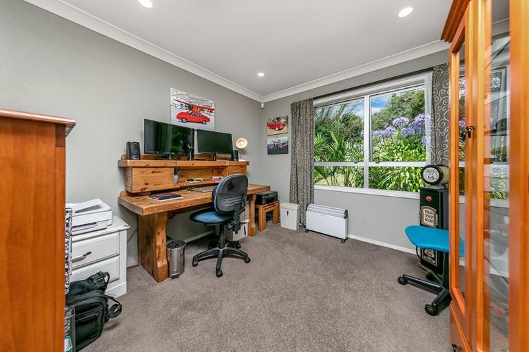 Photo of property in 92 Awanui Rise, Papakura, 2582