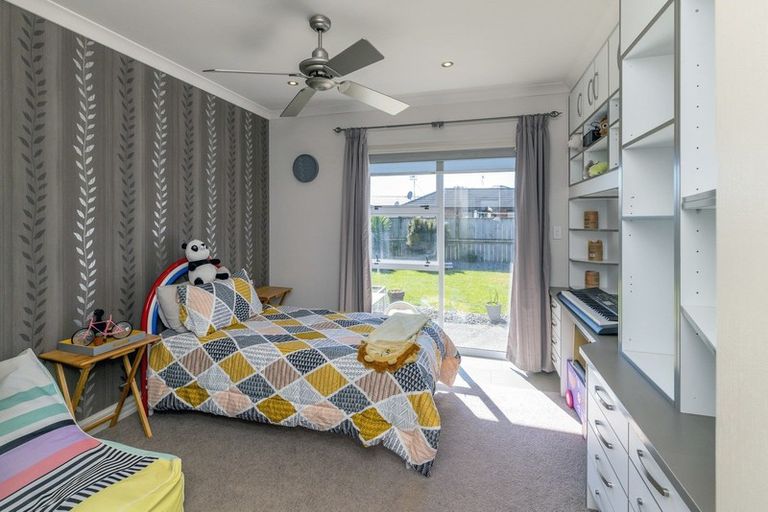 Photo of property in 15 Okarito Avenue, Levin, 5510