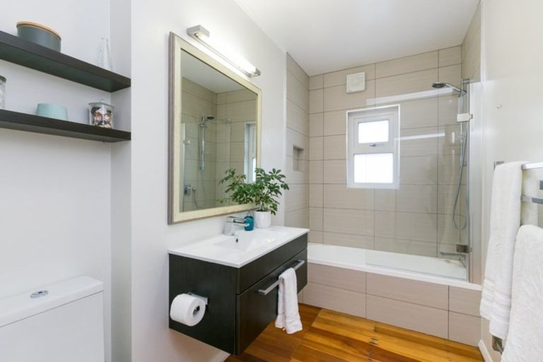 Photo of property in 77 Mantell Street, Seatoun, Wellington, 6022