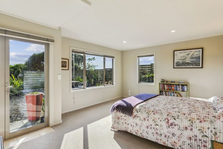 Photo of property in 33 Marram Way, Peka Peka, Waikanae, 5391