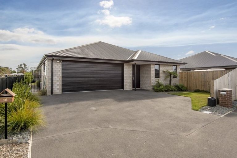 Photo of property in 16 Shale Court, Rolleston, 7614